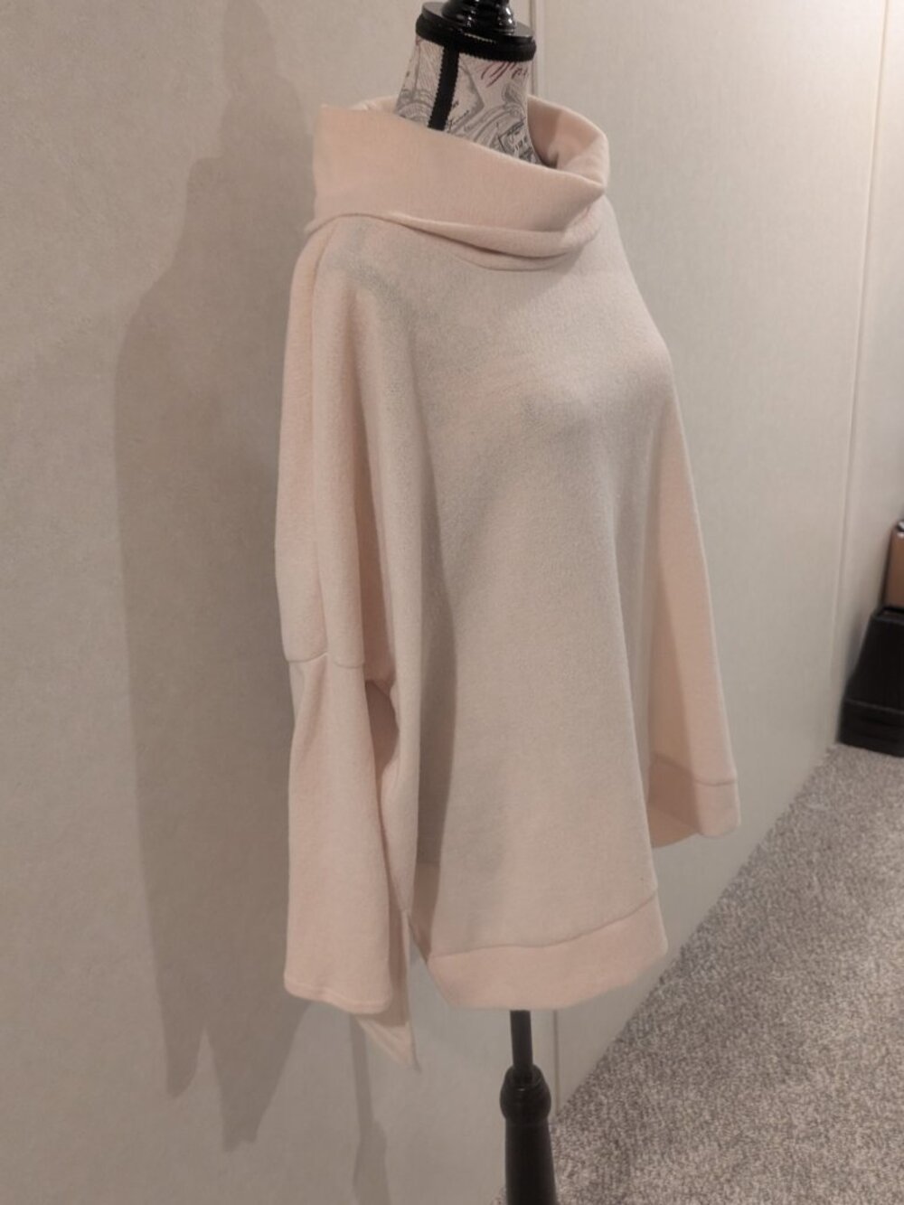 143 Story by Line Up Cream Cowl Neck Poncho Sweater Med Soft Dolman Sleeve - Picture 2 of 9